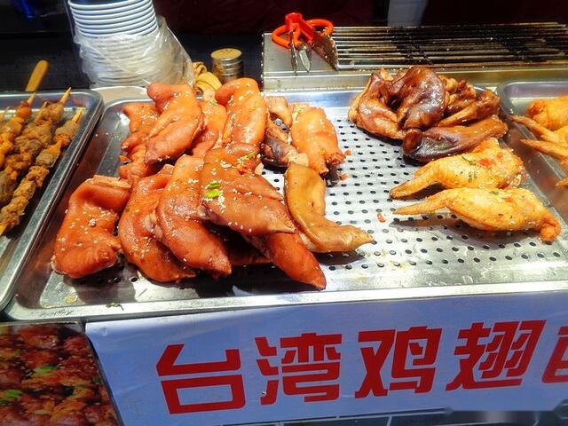 杭州人气最高的步行街“河坊街”，吃地方美食，看历史文化风貌