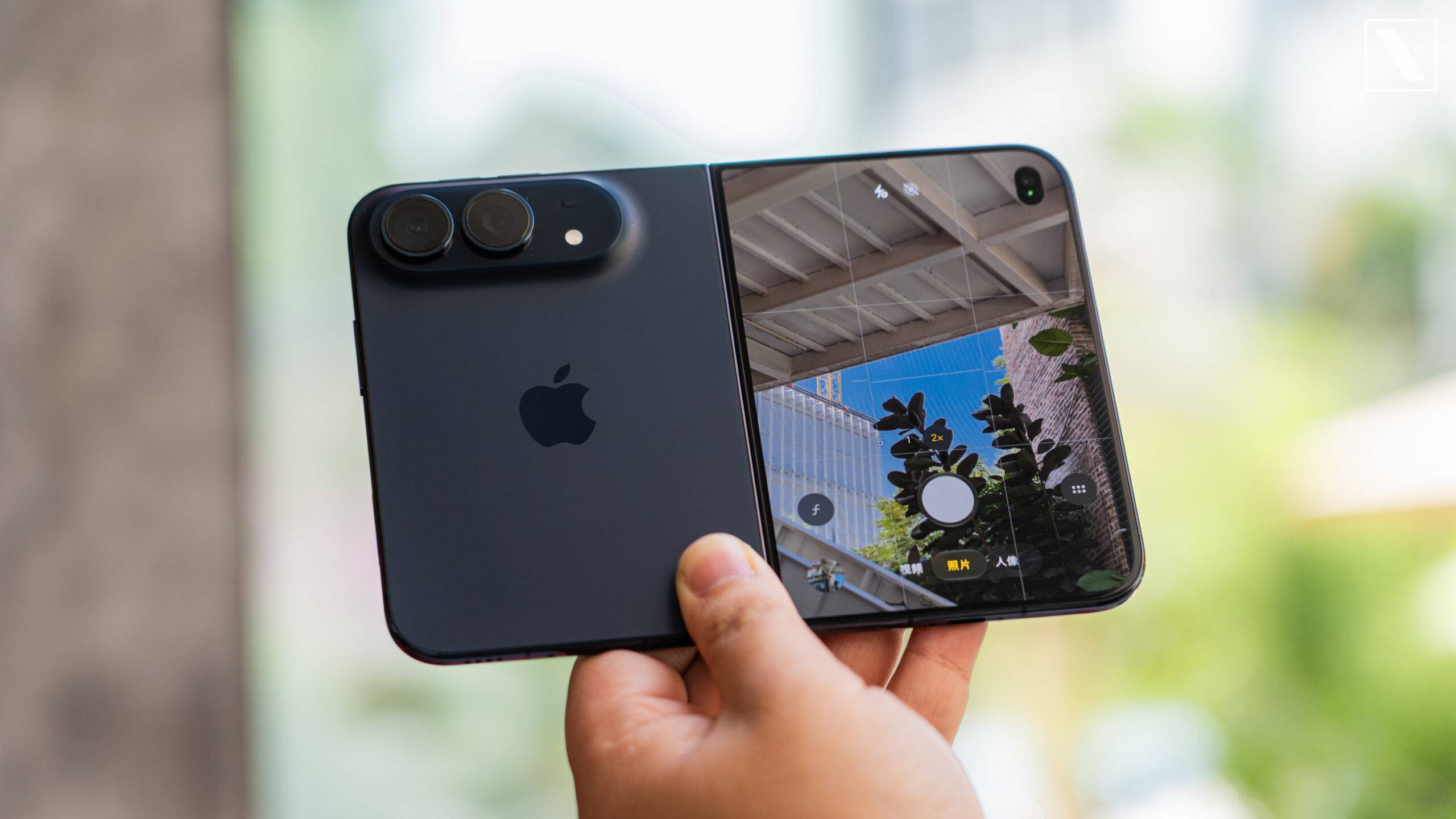 早报｜苹果回应iPhone Duo内屏开裂/Anthropic公开上市申请，冲击史上最大IPO/小鹏